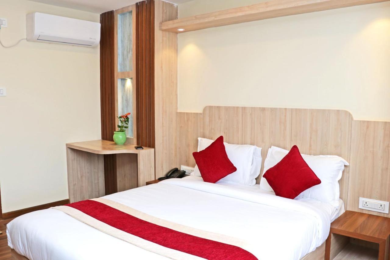 Hotel Nilakantha Pvt. Ltd Kathmandu Buitenkant foto