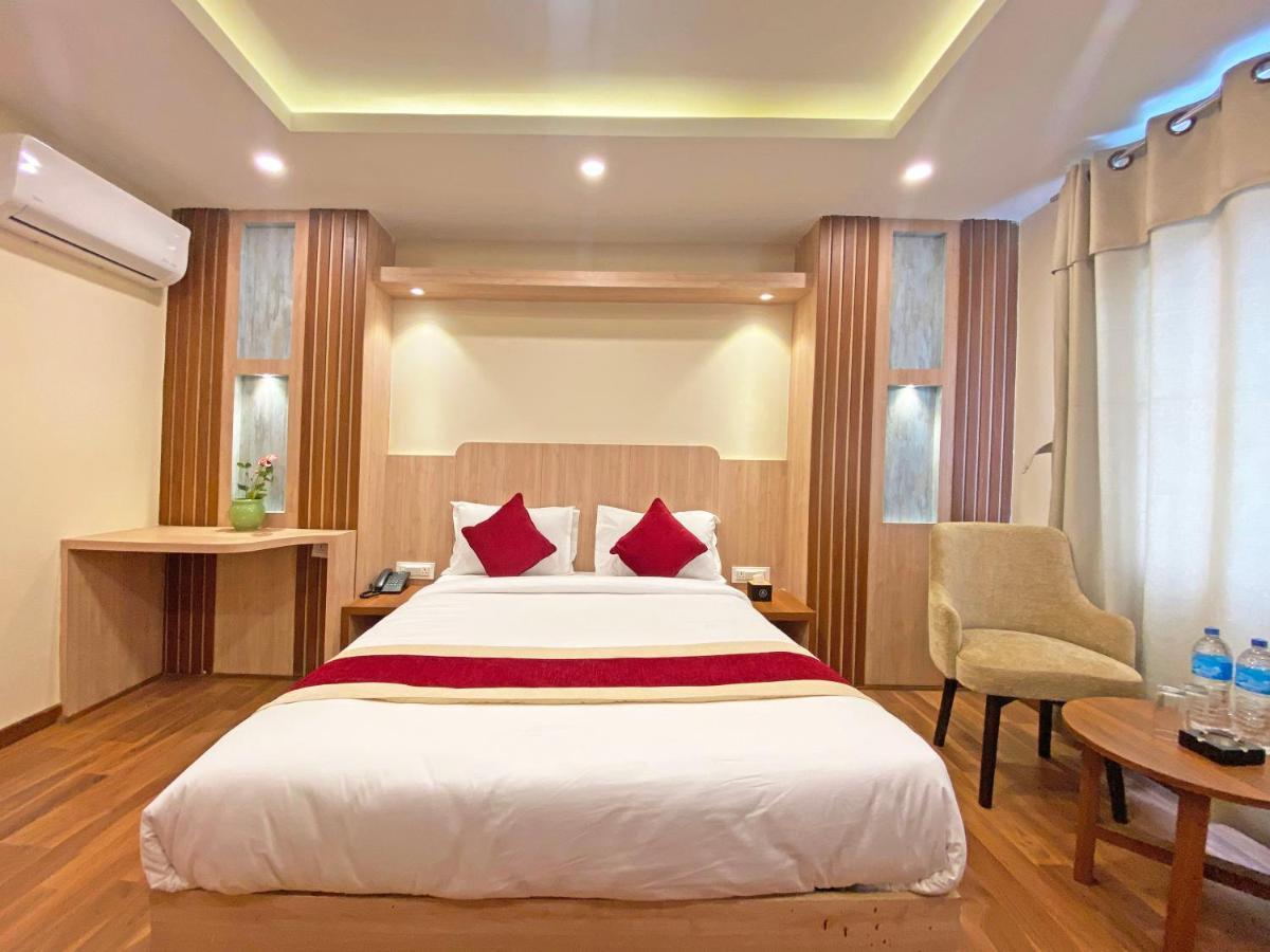 Hotel Nilakantha Pvt. Ltd Kathmandu Buitenkant foto