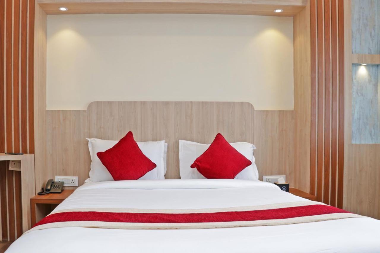 Hotel Nilakantha Pvt. Ltd Kathmandu Buitenkant foto