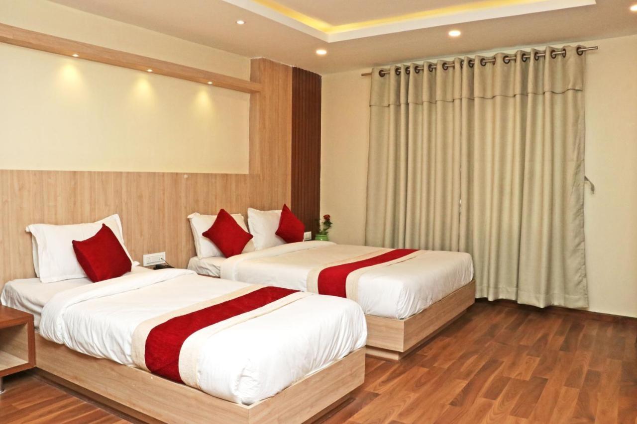 Hotel Nilakantha Pvt. Ltd Kathmandu Buitenkant foto