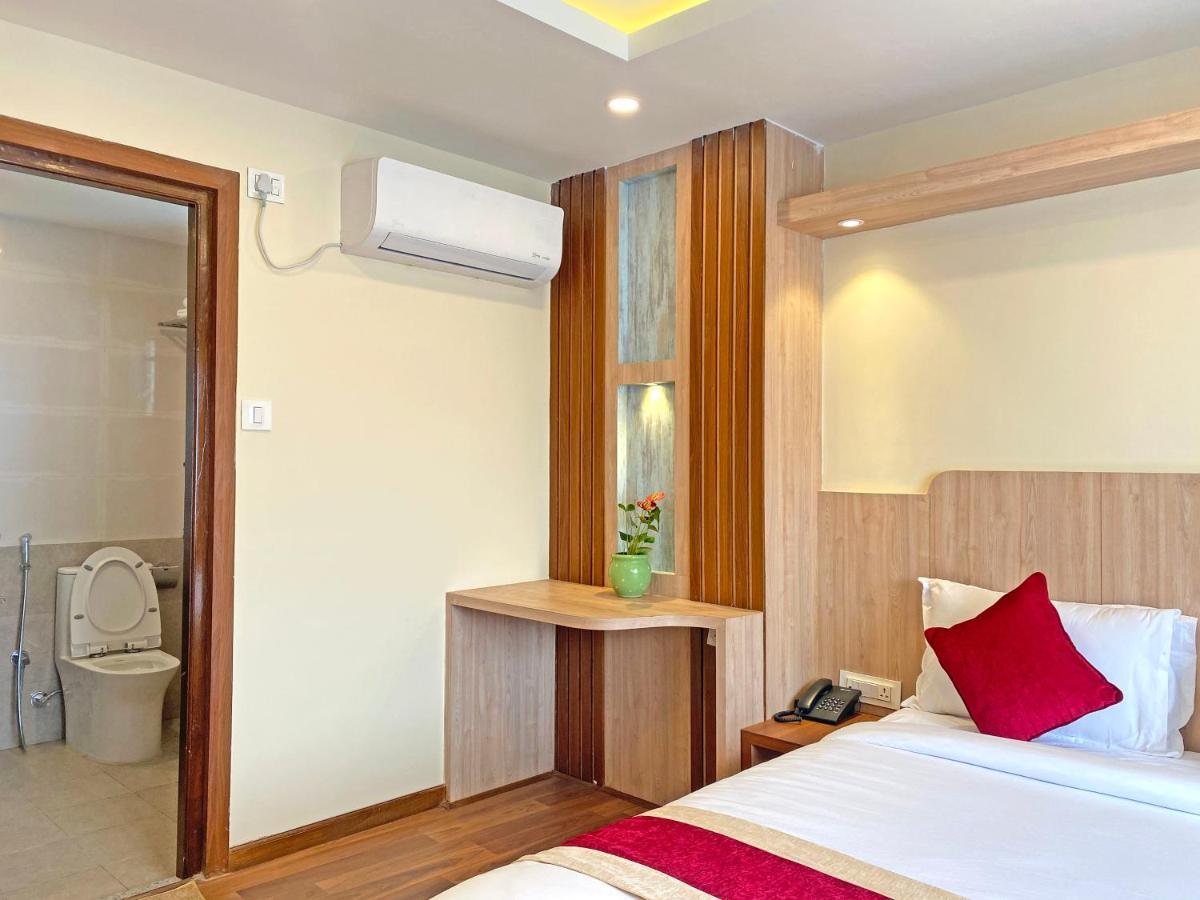 Hotel Nilakantha Pvt. Ltd Kathmandu Buitenkant foto