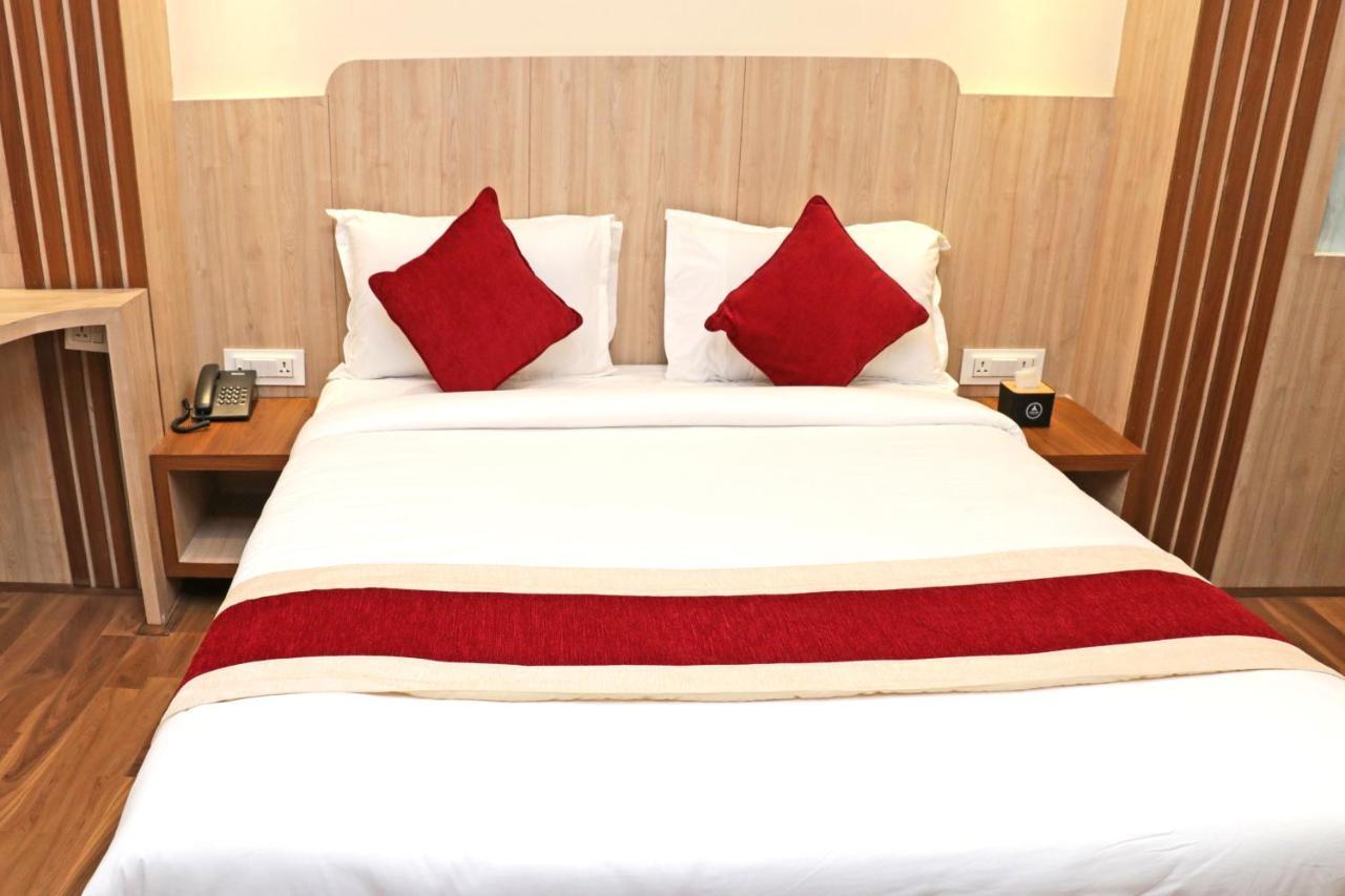 Hotel Nilakantha Pvt. Ltd Kathmandu Buitenkant foto