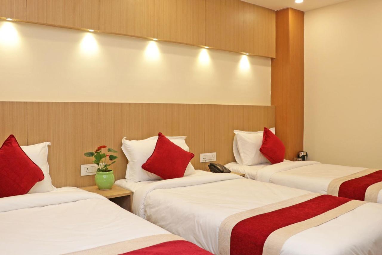 Hotel Nilakantha Pvt. Ltd Kathmandu Buitenkant foto