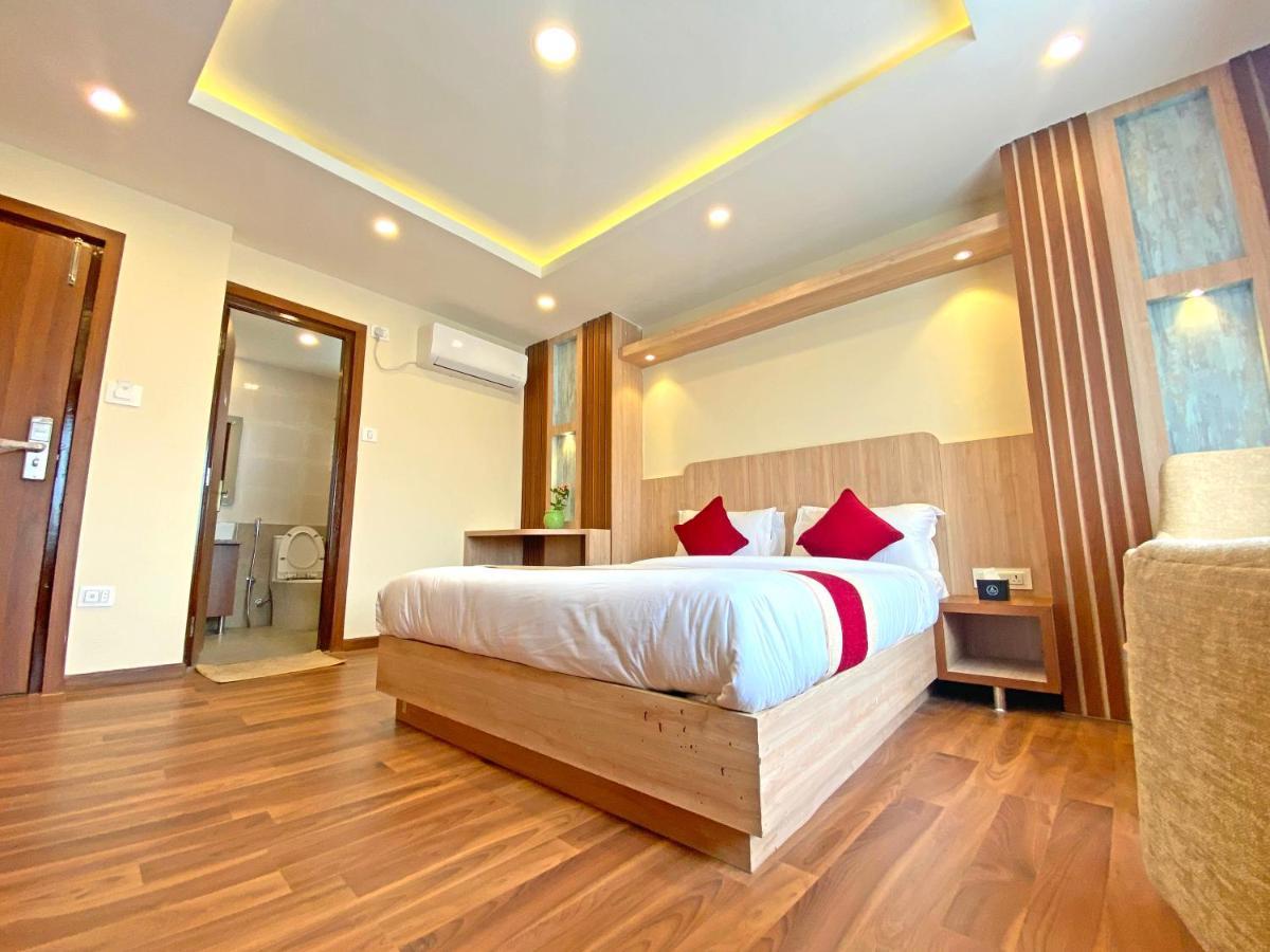 Hotel Nilakantha Pvt. Ltd Kathmandu Buitenkant foto