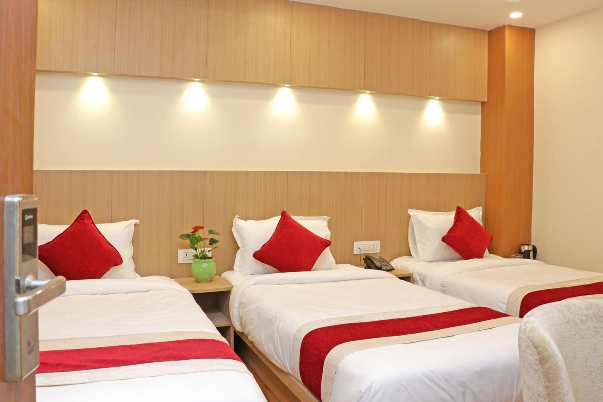 Hotel Nilakantha Pvt. Ltd Kathmandu Buitenkant foto