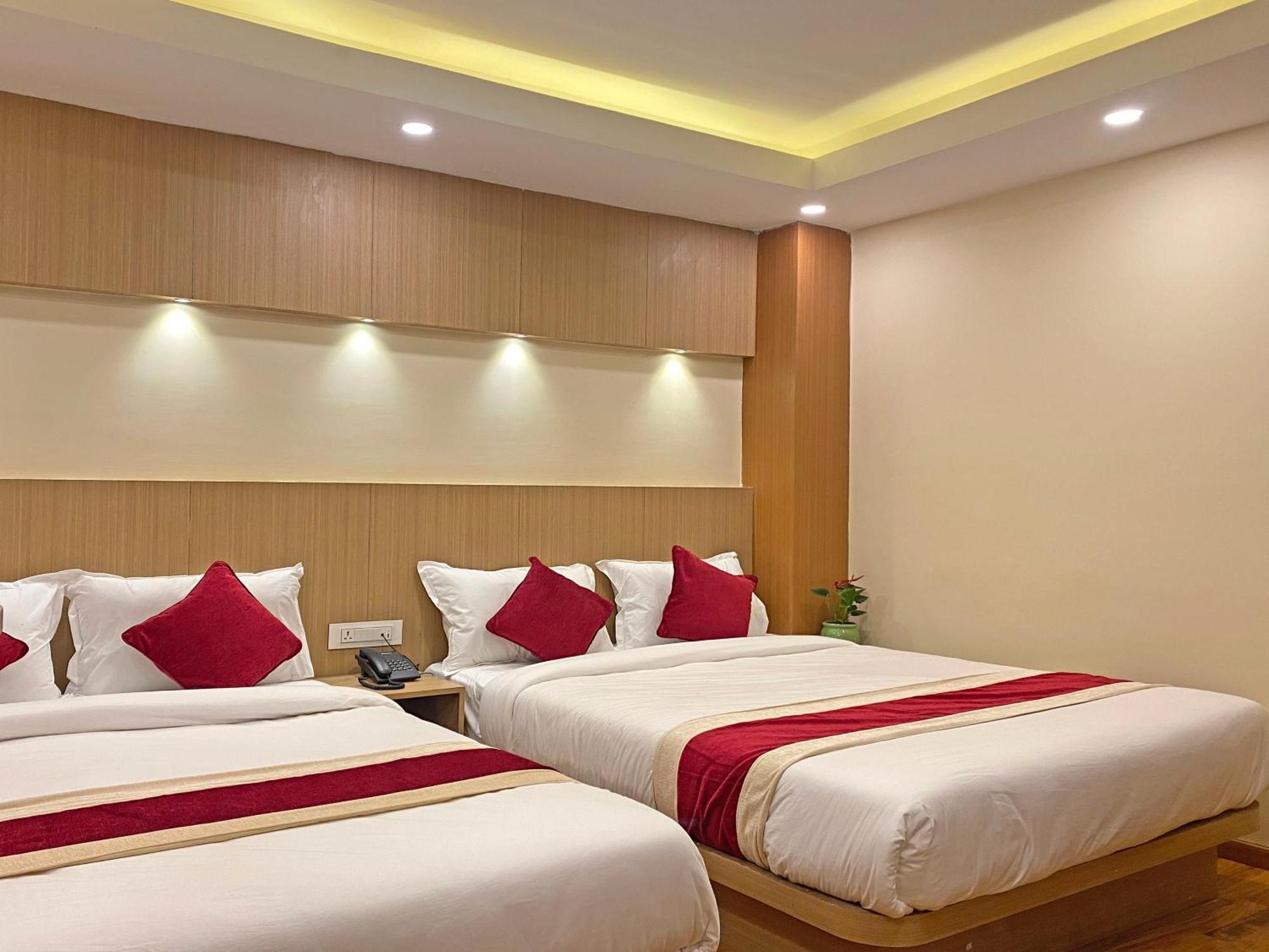 Hotel Nilakantha Pvt. Ltd Kathmandu Buitenkant foto