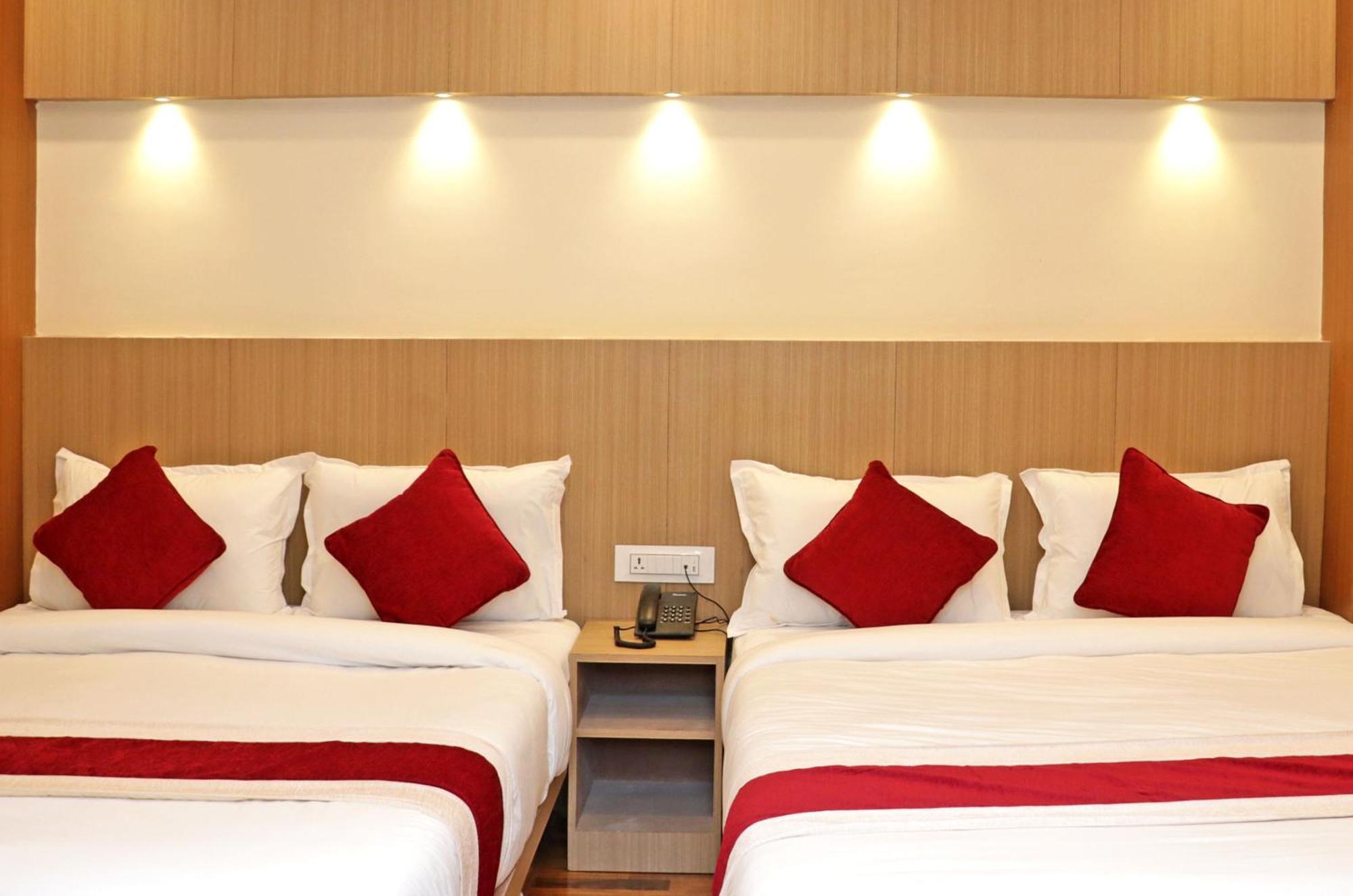 Hotel Nilakantha Pvt. Ltd Kathmandu Buitenkant foto