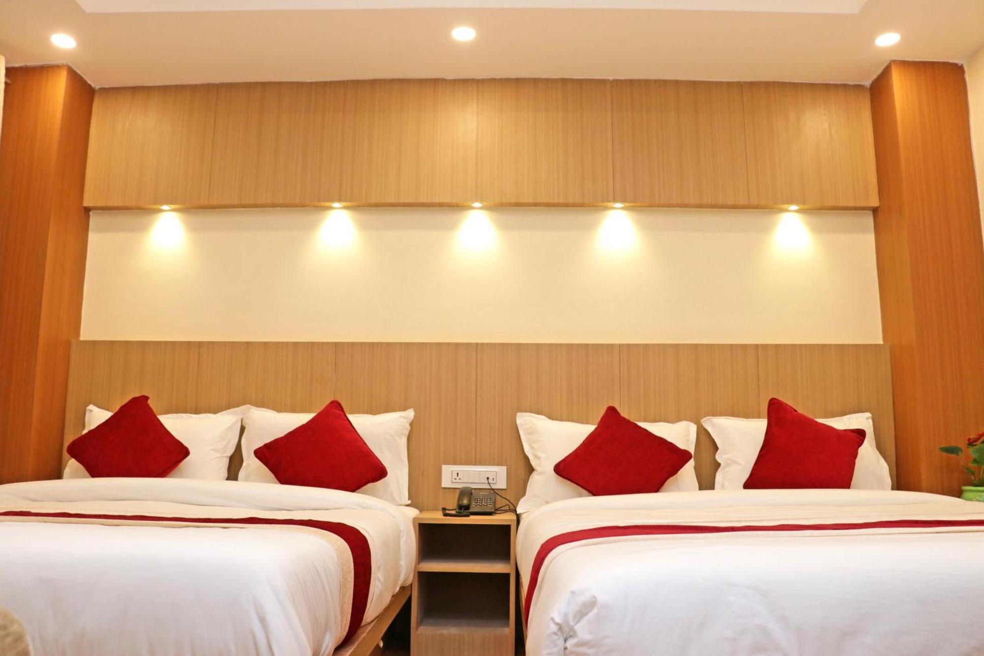 Hotel Nilakantha Pvt. Ltd Kathmandu Buitenkant foto