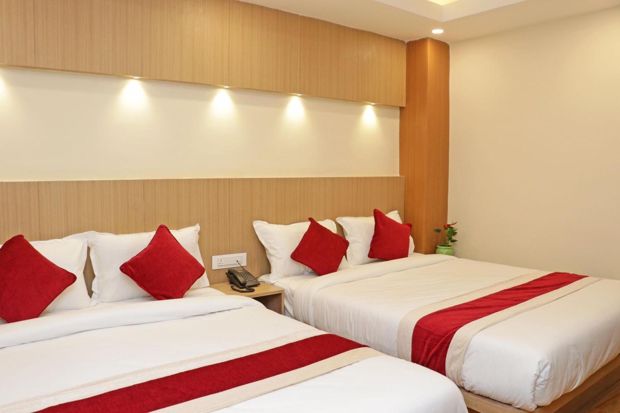 Hotel Nilakantha Pvt. Ltd Kathmandu Buitenkant foto
