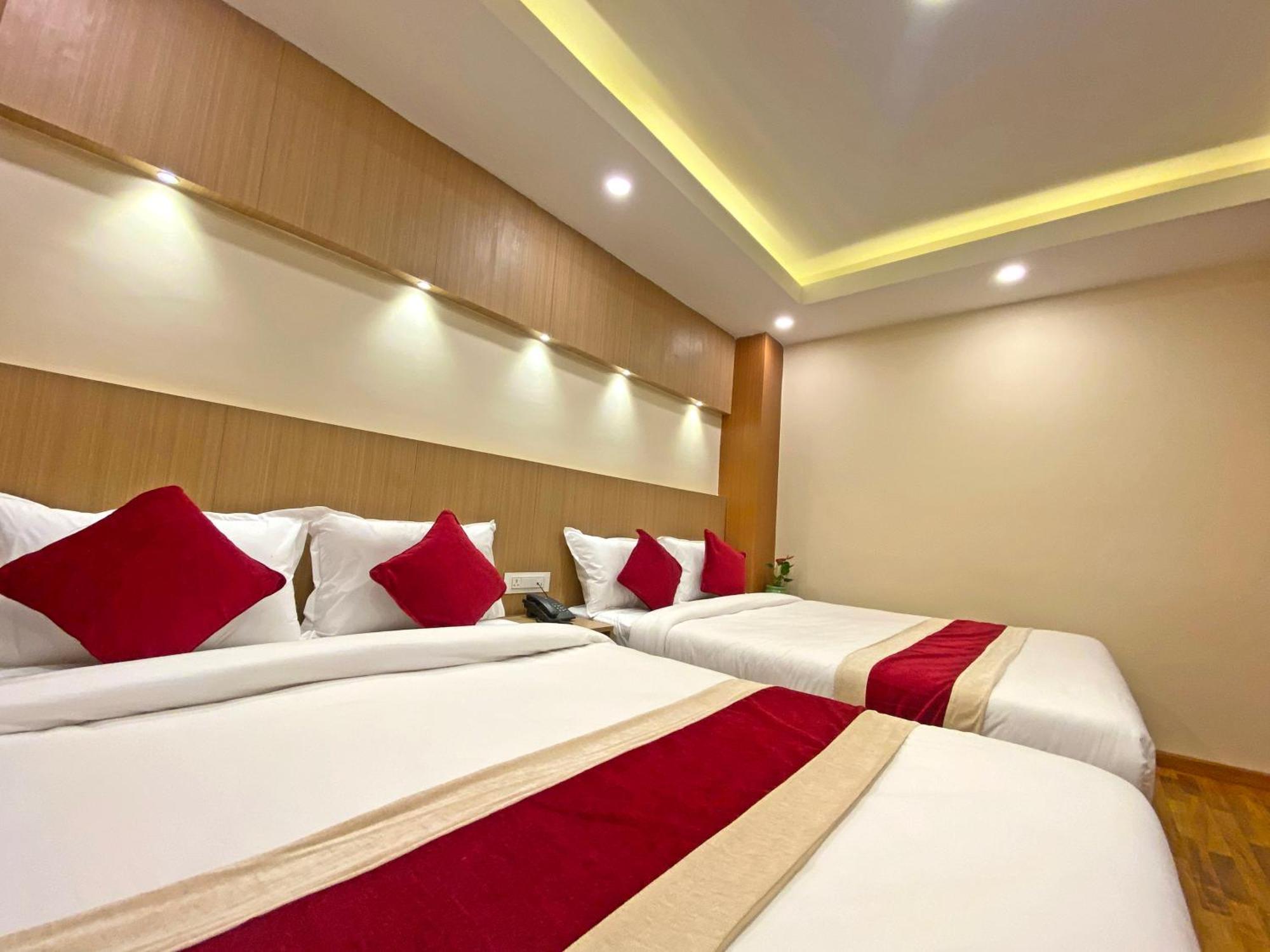 Hotel Nilakantha Pvt. Ltd Kathmandu Buitenkant foto