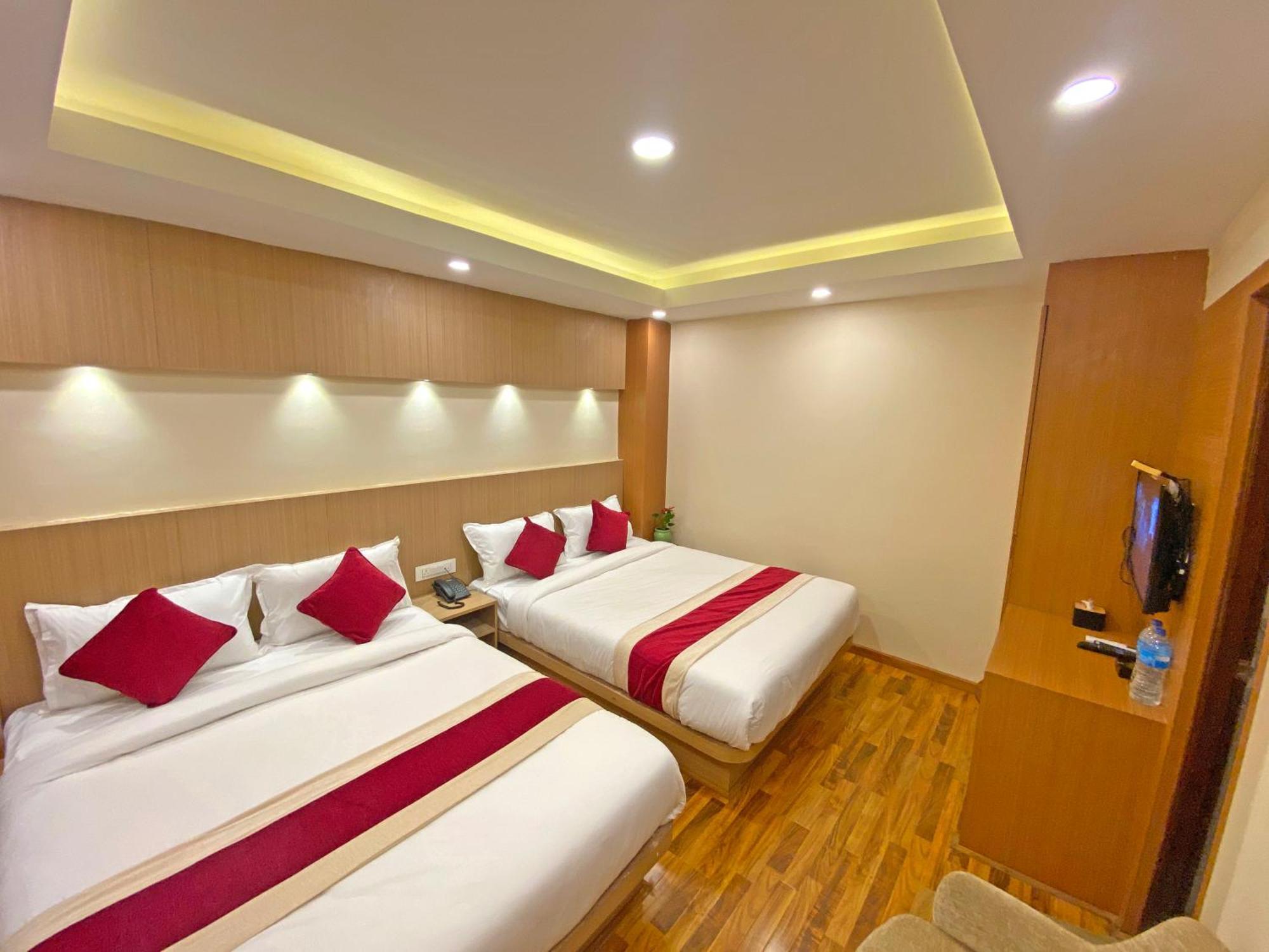 Hotel Nilakantha Pvt. Ltd Kathmandu Buitenkant foto