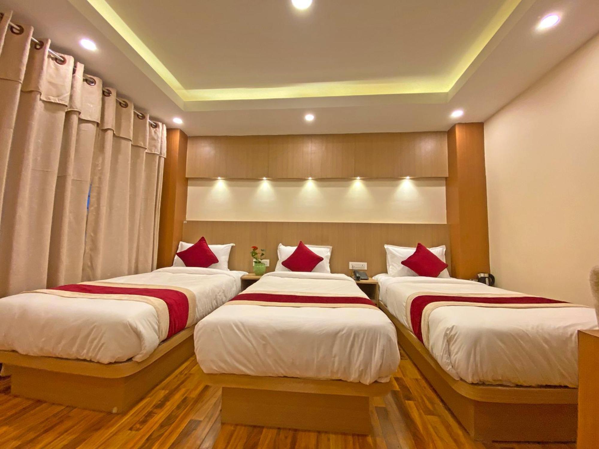Hotel Nilakantha Pvt. Ltd Kathmandu Buitenkant foto