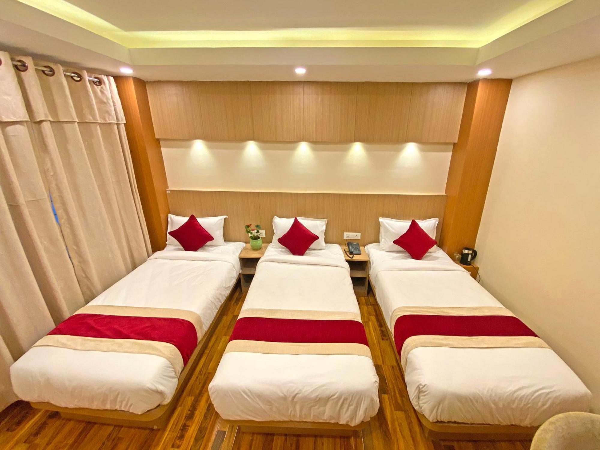 Hotel Nilakantha Pvt. Ltd Kathmandu Buitenkant foto