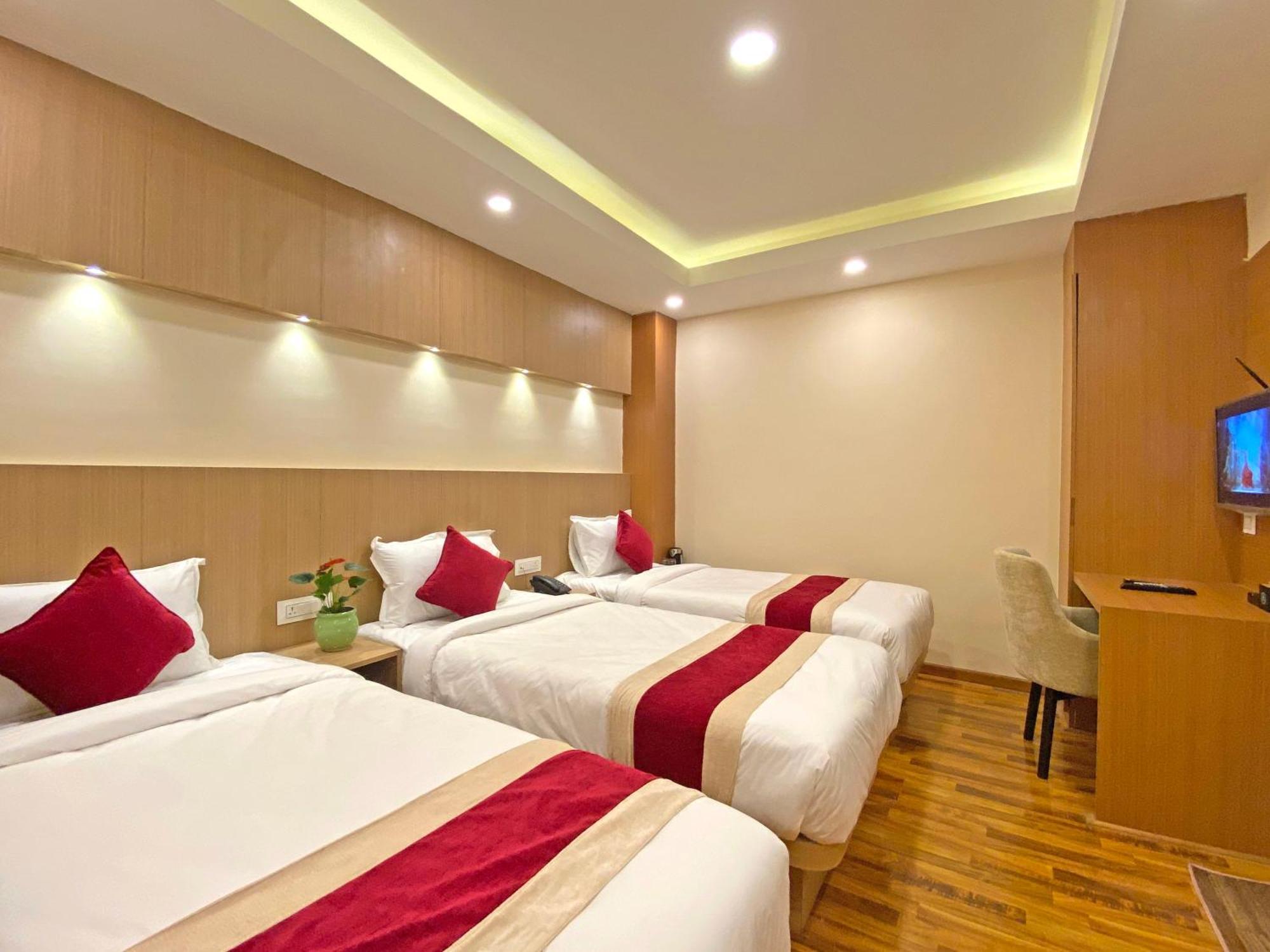 Hotel Nilakantha Pvt. Ltd Kathmandu Buitenkant foto