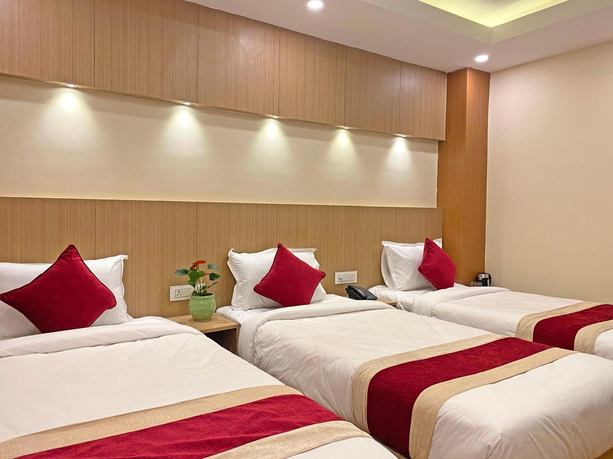 Hotel Nilakantha Pvt. Ltd Kathmandu Buitenkant foto