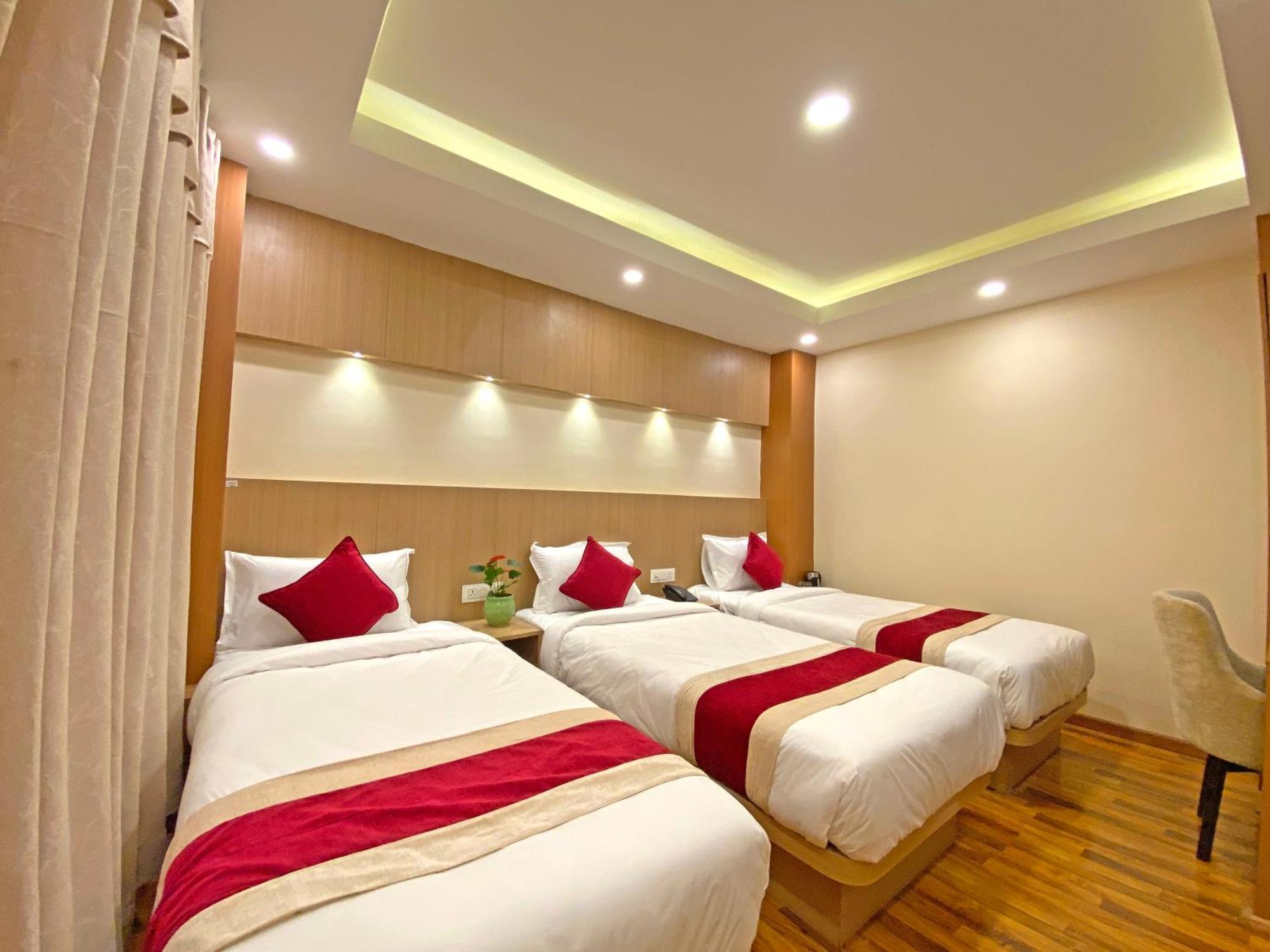 Hotel Nilakantha Pvt. Ltd Kathmandu Buitenkant foto